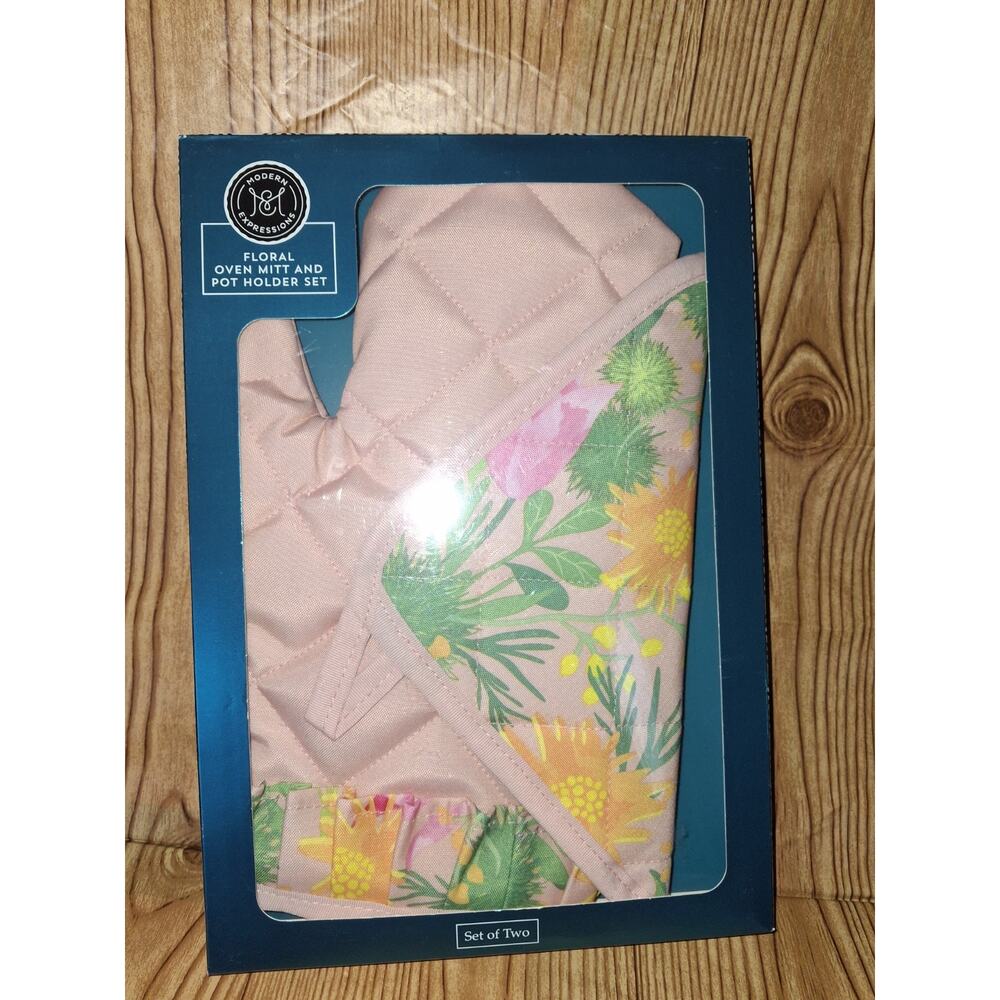 Modern Expressions Floral Pink Oven Mitt And Pot Holder Boxed Set -New (SKU#758)
